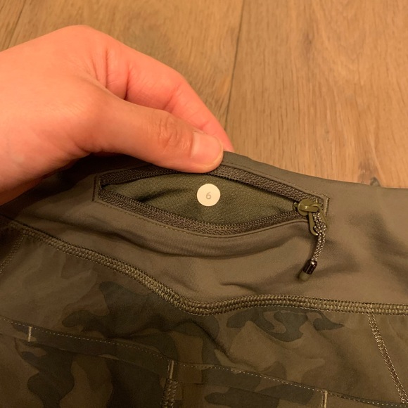 Lululemon Savasana fatigue green camo original speed shorts size 6 - Picture 7 of 8